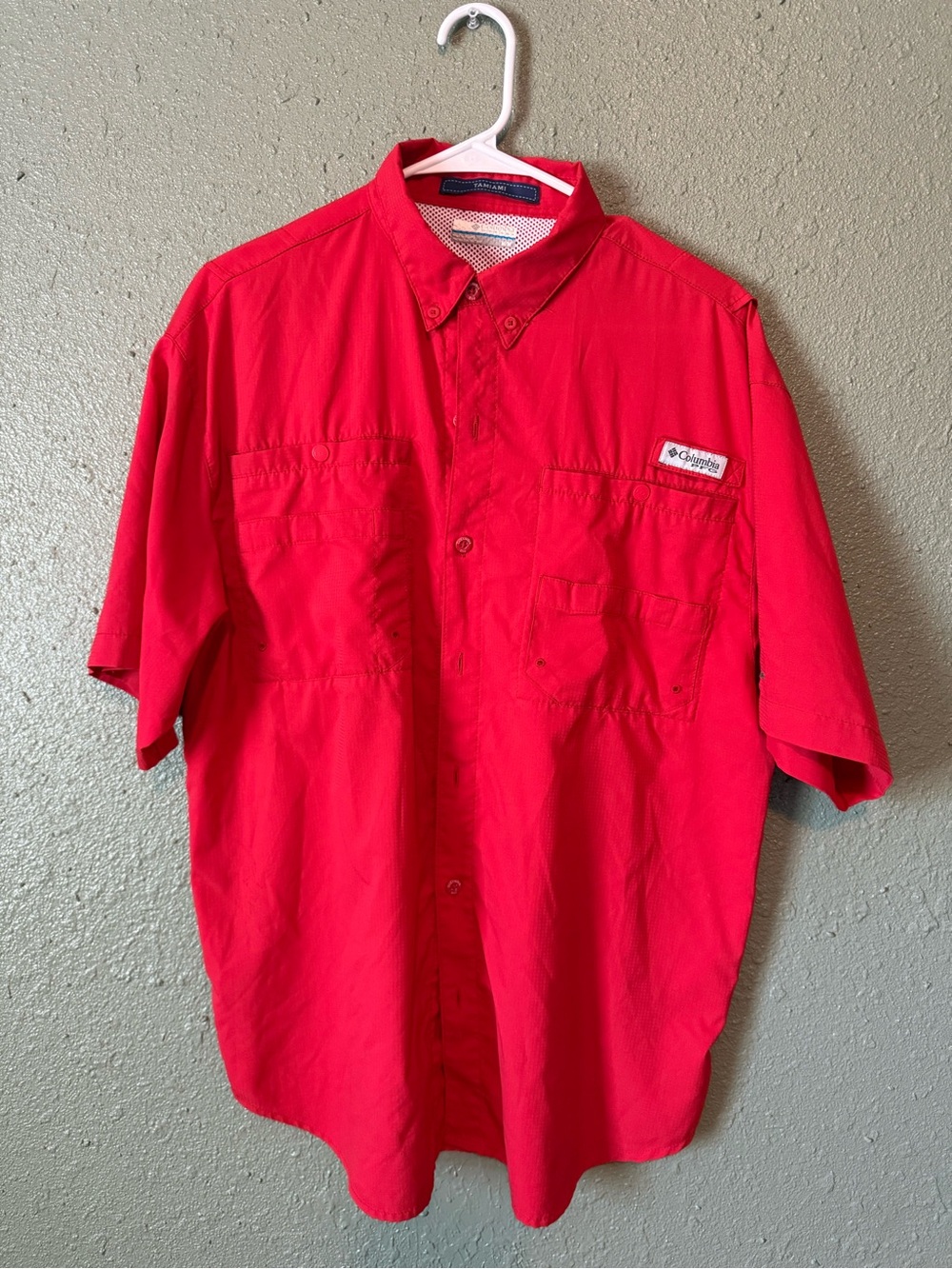 Columbia Men’s Short Sleeve Button-Up Shirt - Red Omni-Shade PFG
